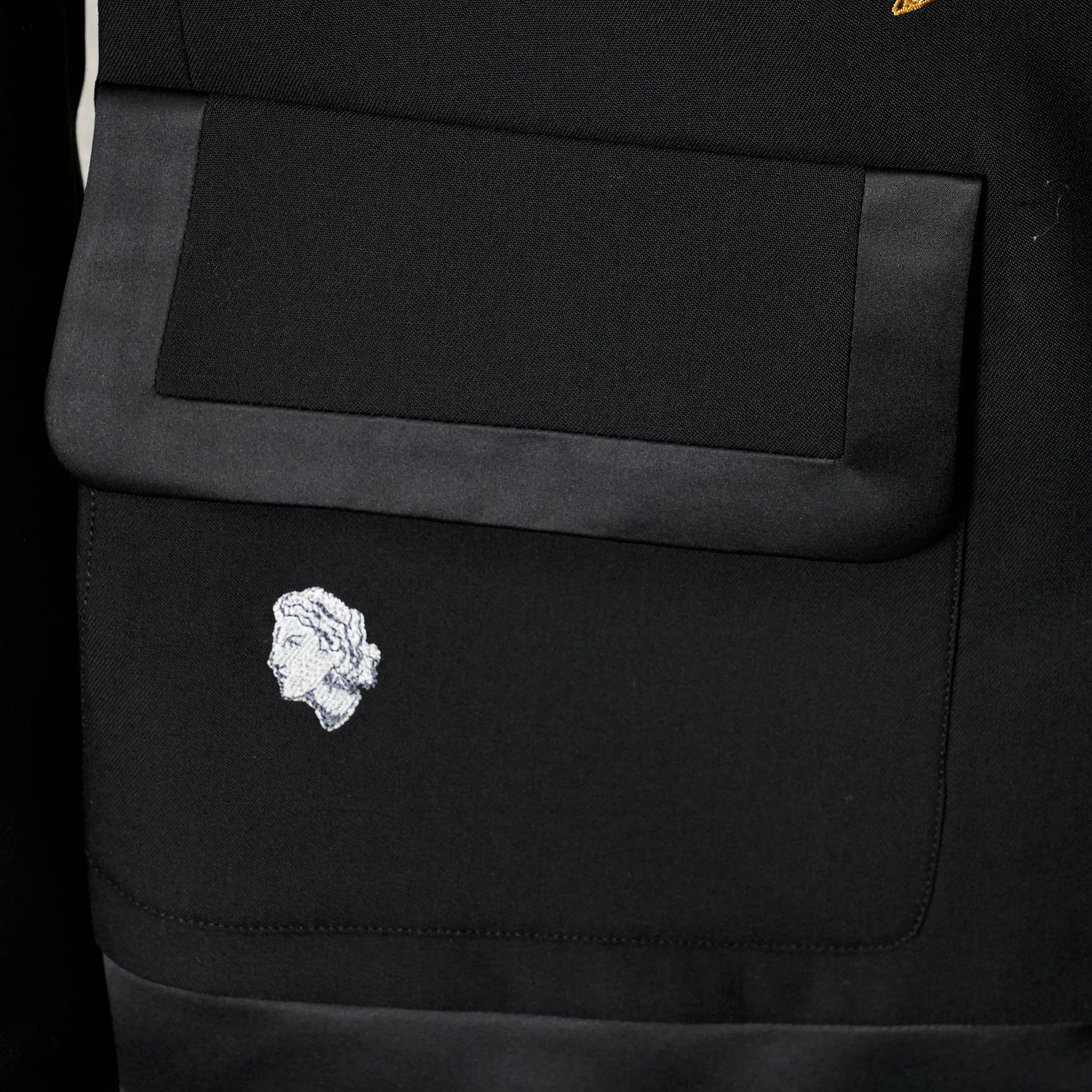 EMBROIDERED MOTIF RELAXED JACKET / CSB655:BLACK MOTIF ICONS