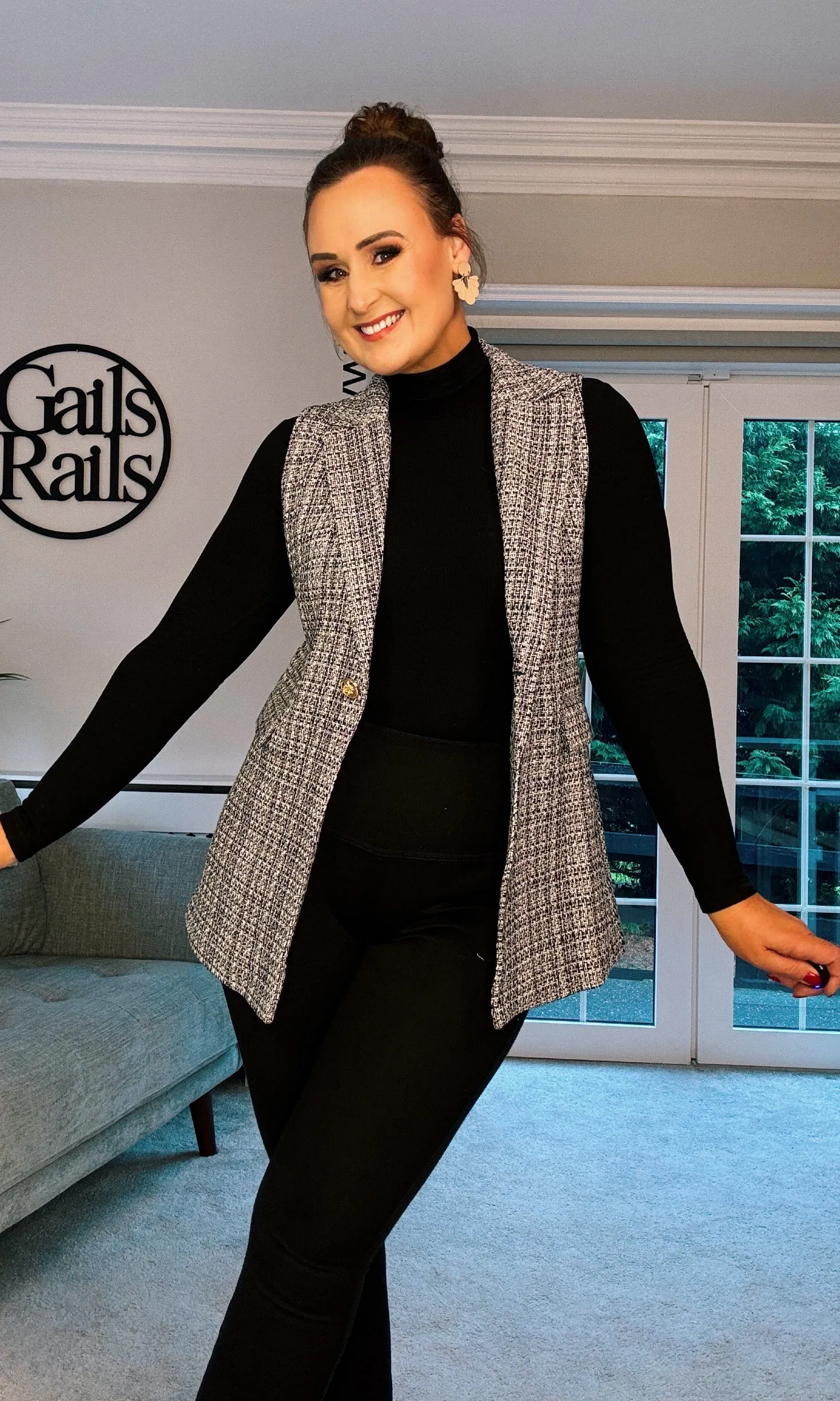 GREY TWEED SLEEVELESS BLAZER