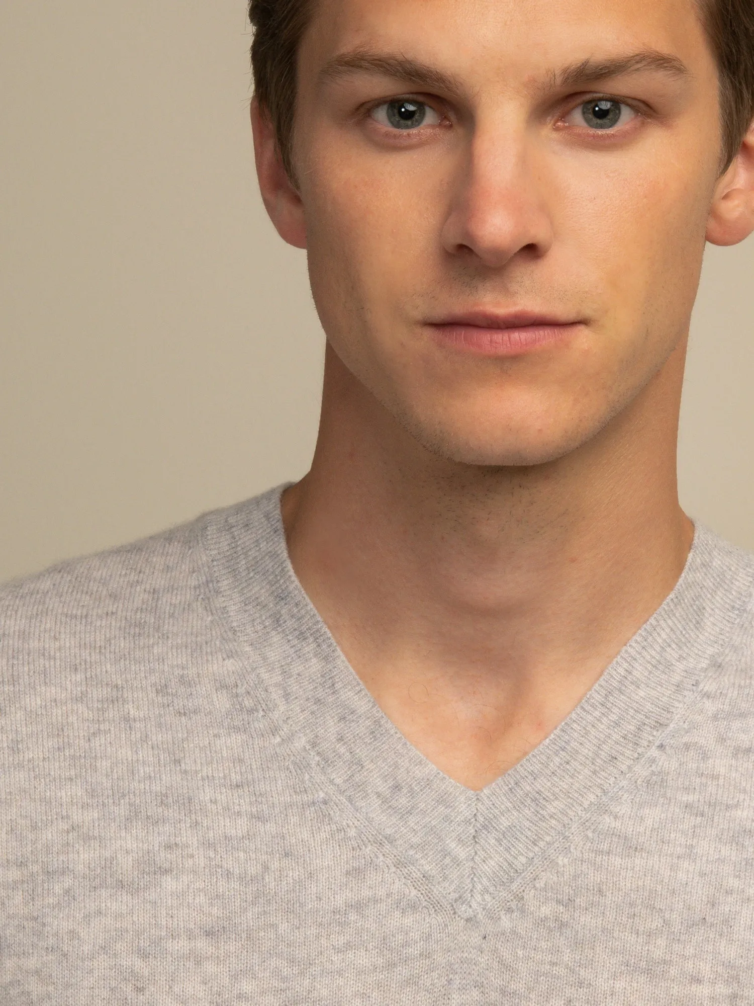 Men V Neck Sweater_Grey
