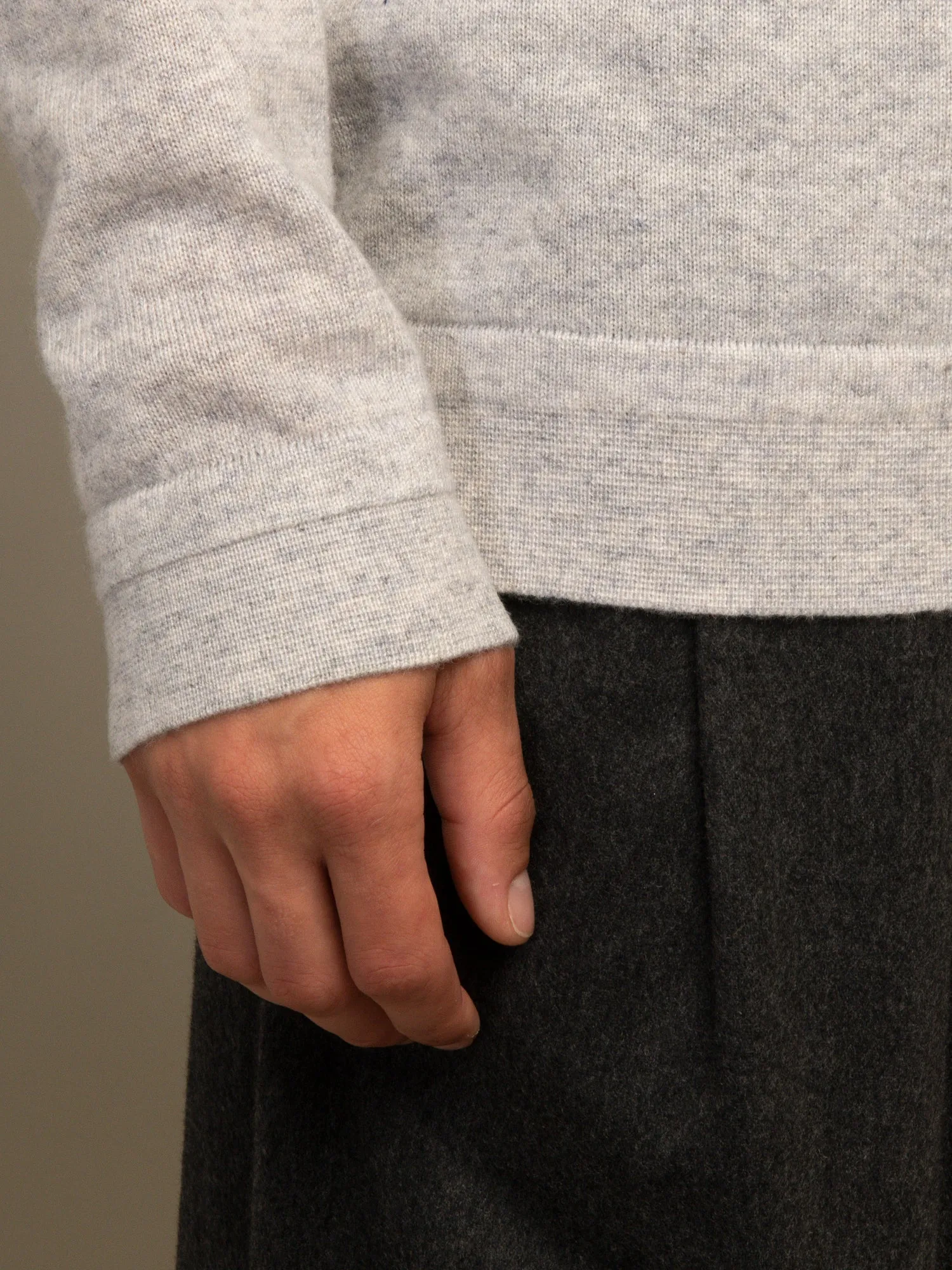 Men V Neck Sweater_Grey